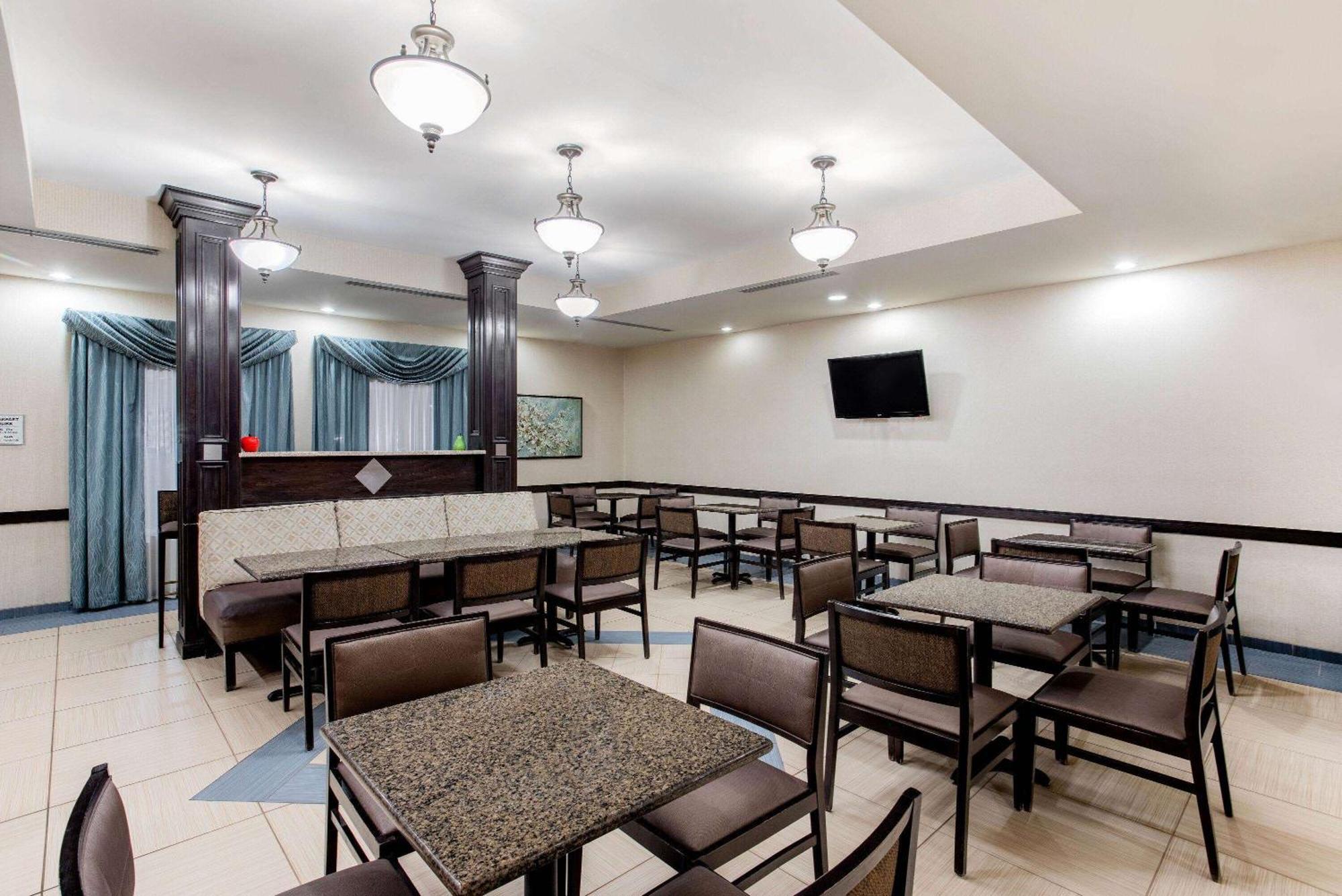 Hotel La Quinta By Wyndham Indianapolis Airport Plainfield Exterior foto