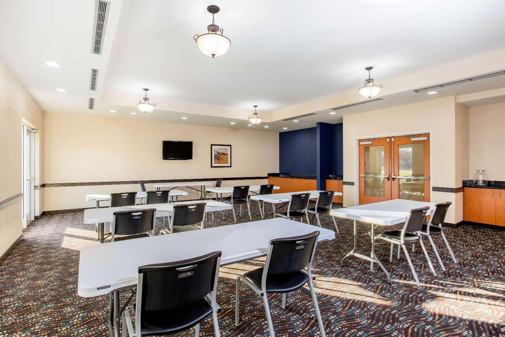 Hotel La Quinta By Wyndham Indianapolis Airport Plainfield Exterior foto
