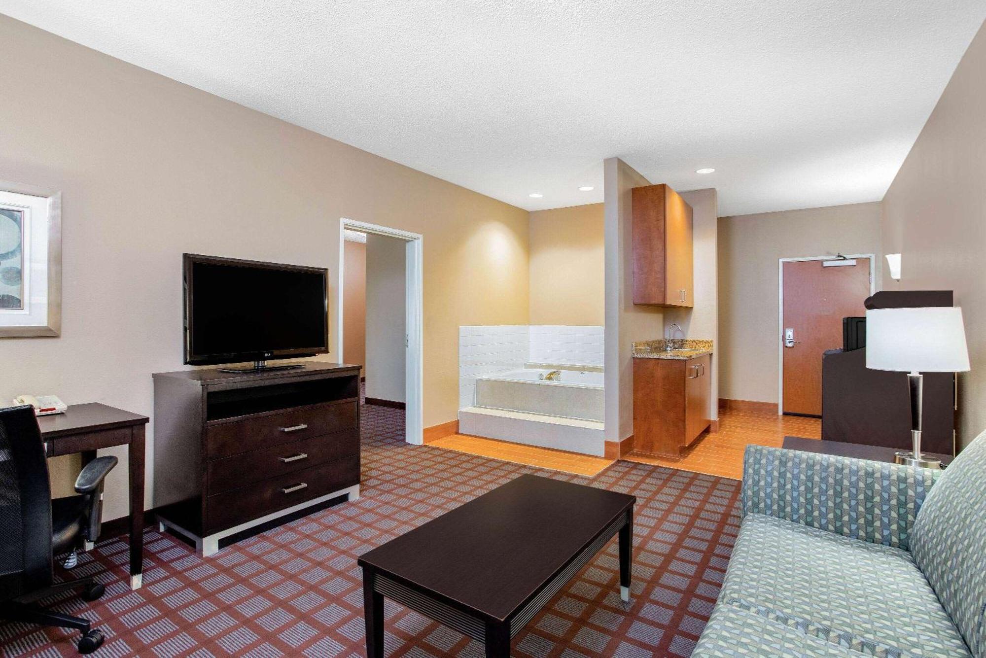 Hotel La Quinta By Wyndham Indianapolis Airport Plainfield Exterior foto