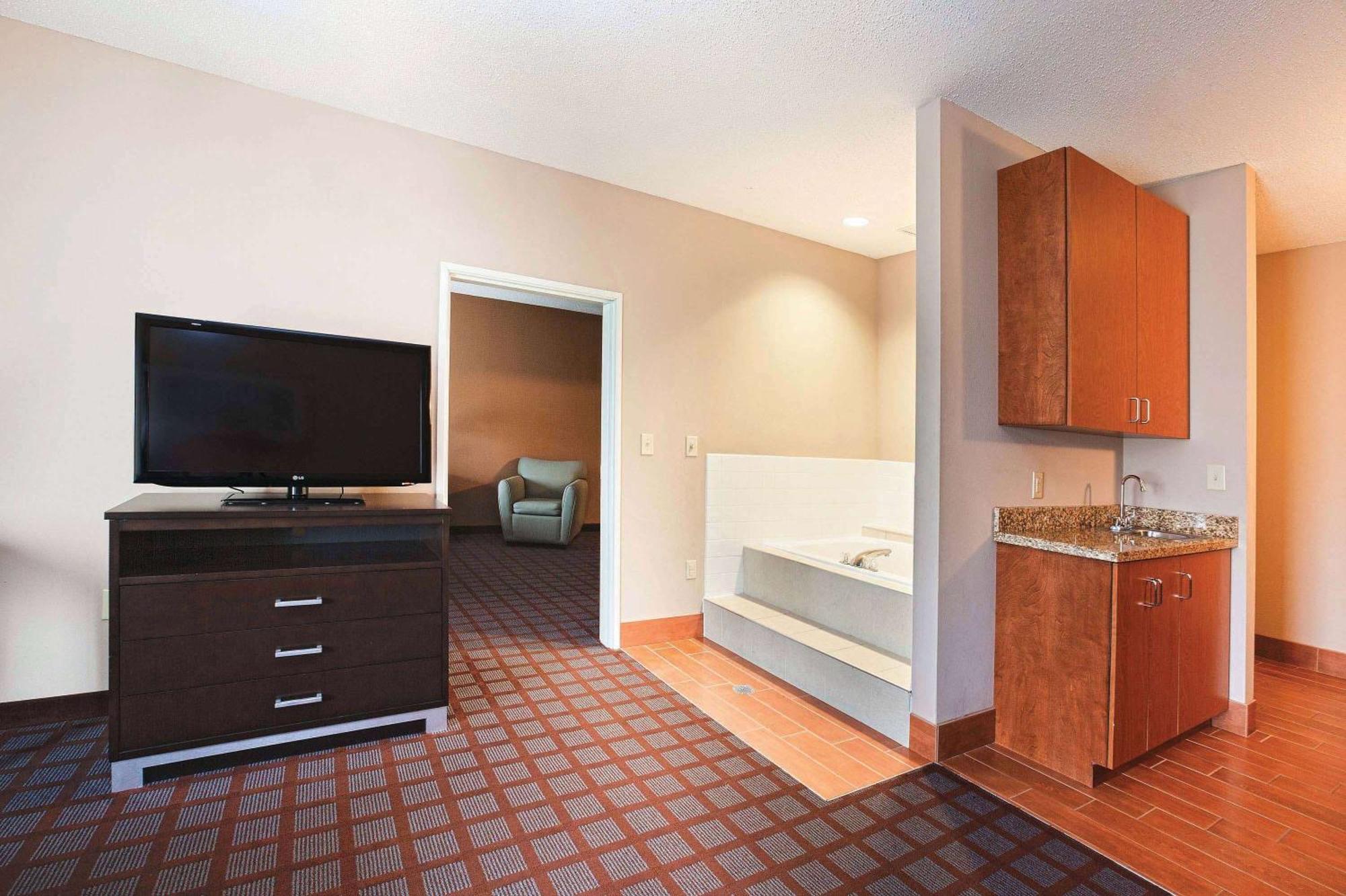 Hotel La Quinta By Wyndham Indianapolis Airport Plainfield Exterior foto